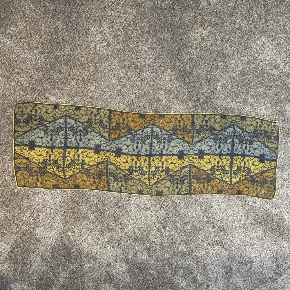 Vintage MOD 1970’s VERA NEUMANN Silk Scarf 44x13.5 Yellow Gray Baroque Verasheer - Picture 5 of 6